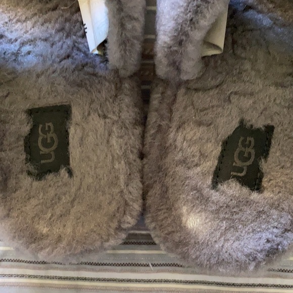UGG SLIPPERS - Picture 2 of 6